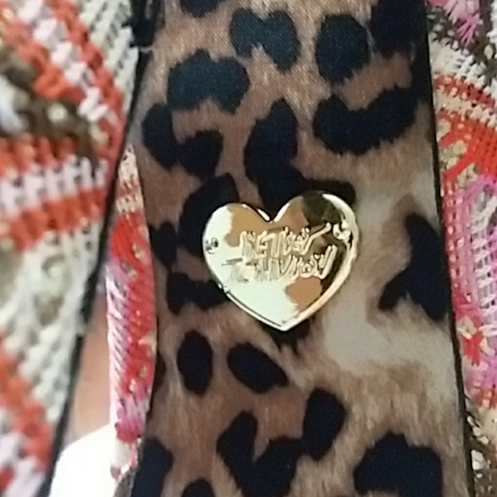 Shoes - Picture 6 of 7